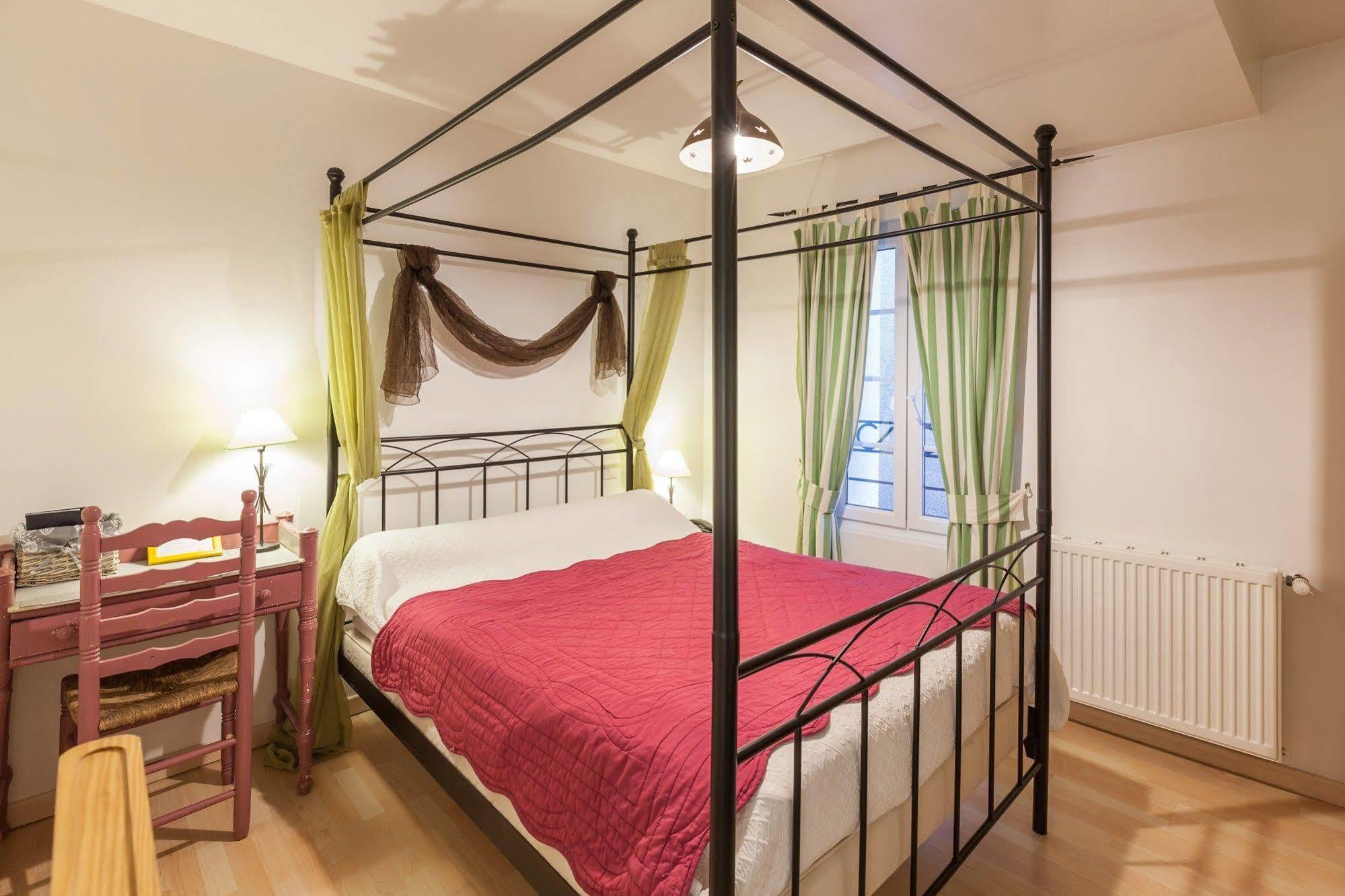 Villandraut Logis Auberge La Cremaillere מראה חיצוני תמונה